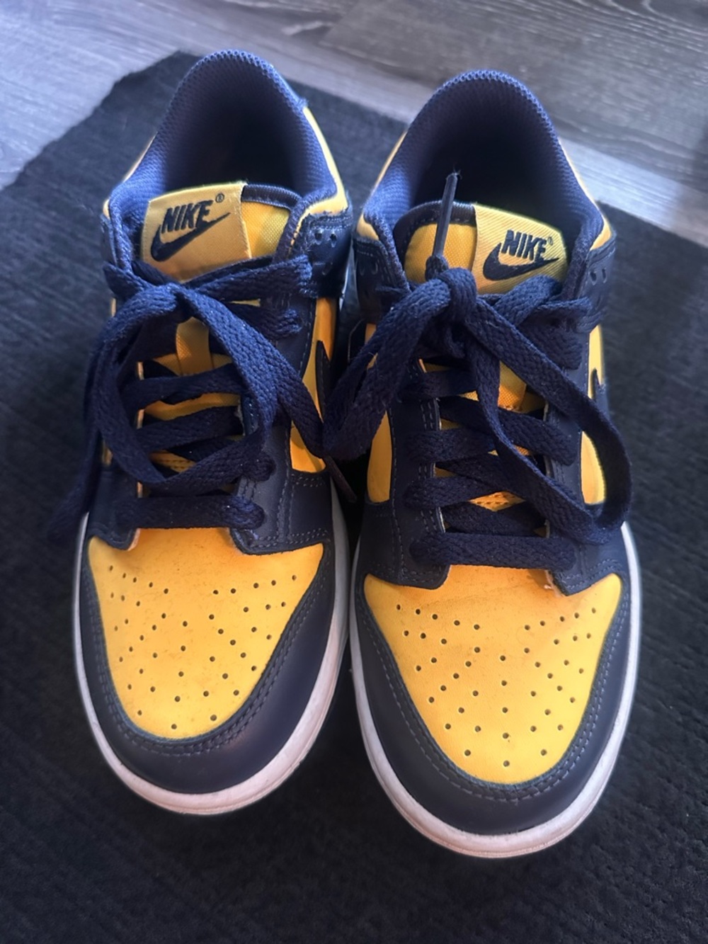 Nike Kids Low-Top Sneakers in Yellow and Navy- Size 3.5Y